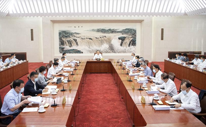 十四届全国人大常委会第十五次会议继续审议民营经济促进法草案